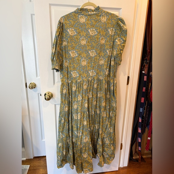 Elegant Floral Midi Dress in Blue and Yellow - Picture 3 of 4